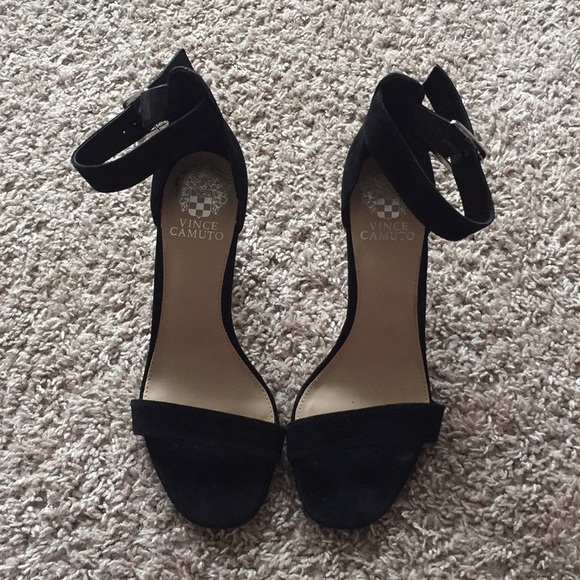 Vince Camuto - Picture 2 of 5